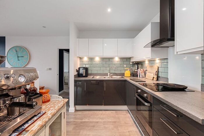 1 Bedroom Flat For Sale In Chandlers Avenue, London, SE10