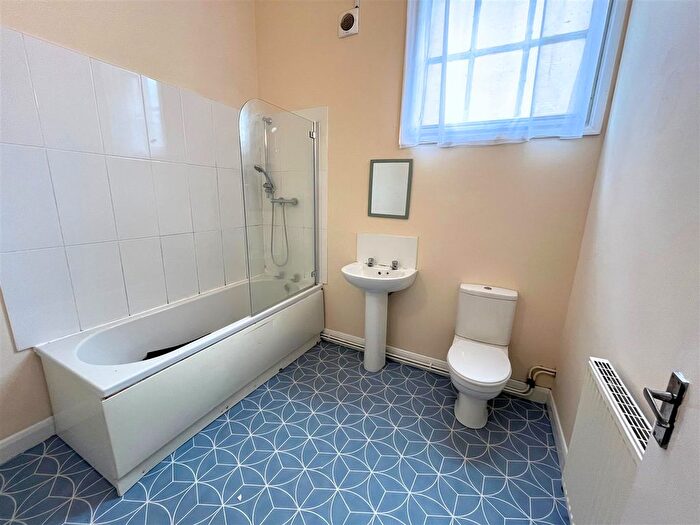2 Bedroom Flat To Rent In Cornwallis Terrace, Hastings, TN34