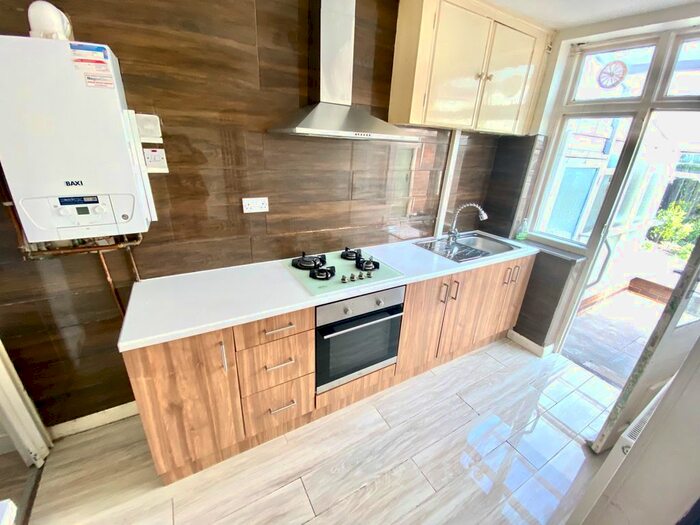 3 Bedroom End Of Terrace House To Rent In Fairfax Road, Off Gipsy Lane, Leicester, LE4