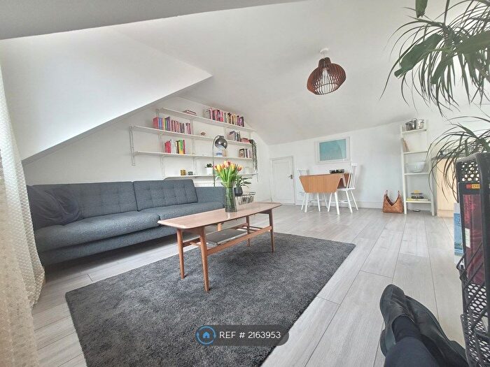 1 Bedroom Flat To Rent In Thistlewaite Road, London, E5