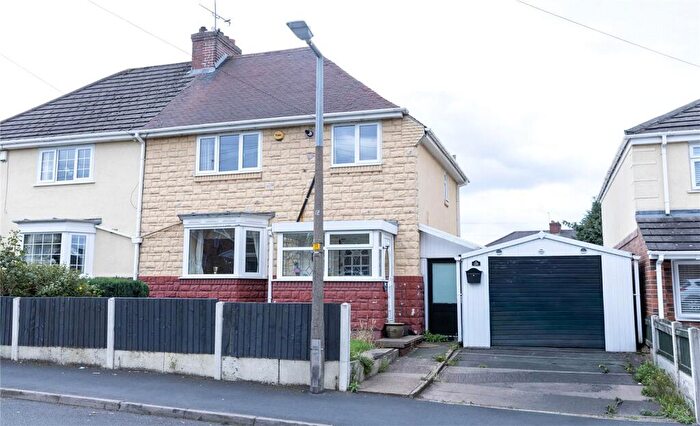 3 Bedroom Semi-Detached House For Sale In Pool Lane, Oldbury, West Midlands, B69