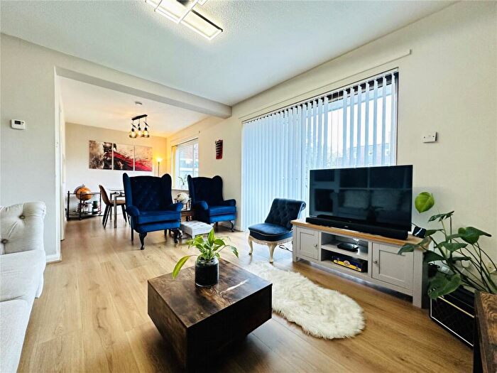 2 Bedroom Apartment To Rent In Woodville Court, Park Crescent, Roundhay, Leeds, LS8