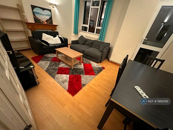 4 Bedroom Flat To Rent In Vernon House, Vauxhall, SE11