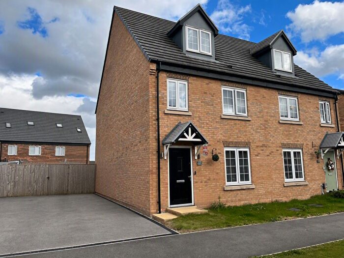 4 Bedroom Semi-Detached House For Sale In Cutter Lane, New Rossington, Doncaster, DN11