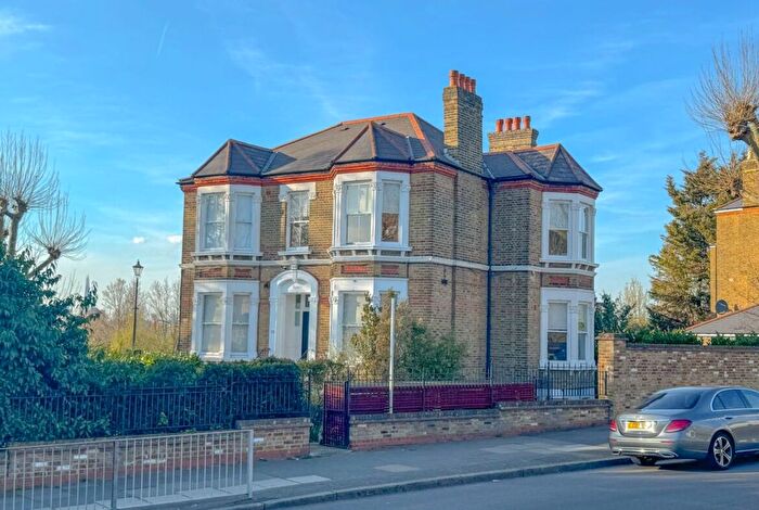 3 Bedroom Flat To Rent In Pepys Road, London, SE14