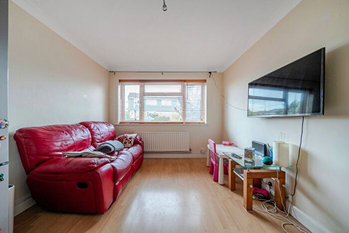 2 Bedroom Maisonette For Sale In Milford Close, London, SE2