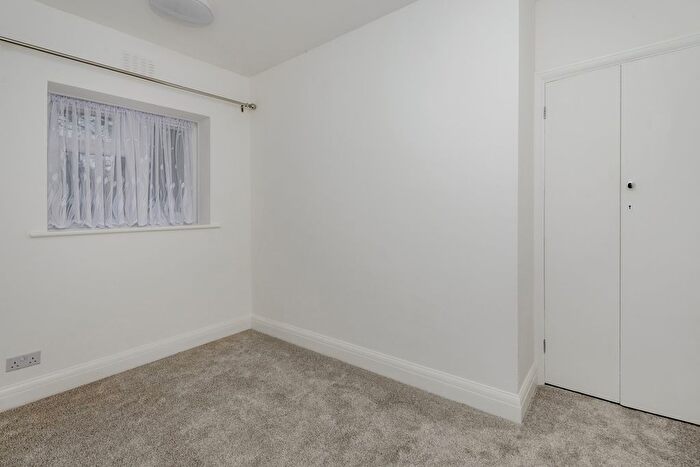 2 Bedroom Flat To Rent In Orchard Court, Stonegrove, Edgware, HA8