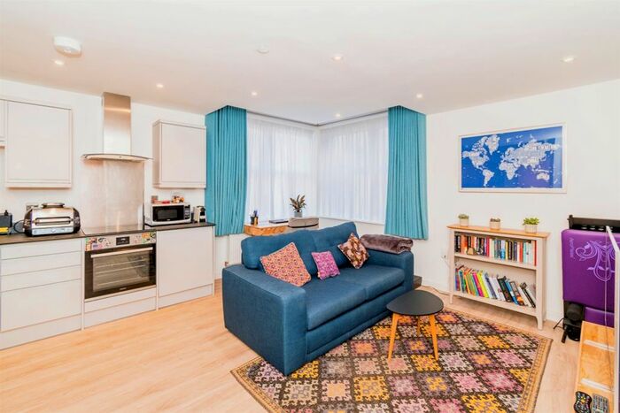 1 Bedroom Flat To Rent In Back Of The Walls, Southampton, SO14