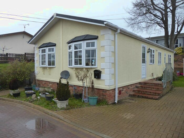 2 Bedroom Mobile/park Home For Sale In Pilgrims Retreat, Harrietsham, Kent, ME17