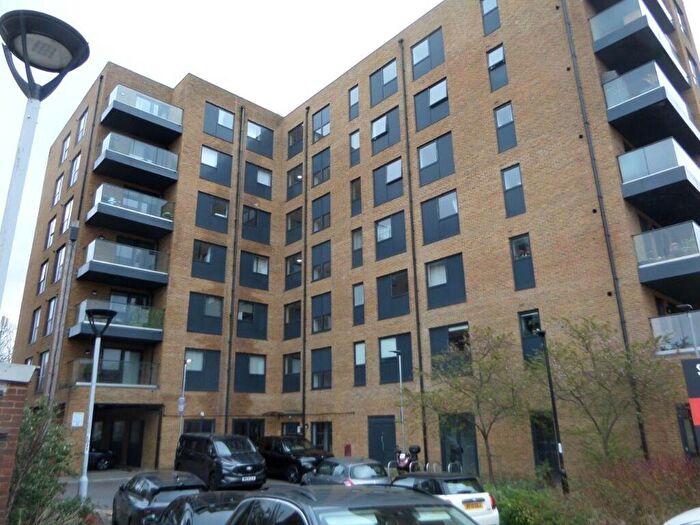 1 Bedroom Flat For Sale In Leaden Hill, Coulsdon, Surrey, CR5