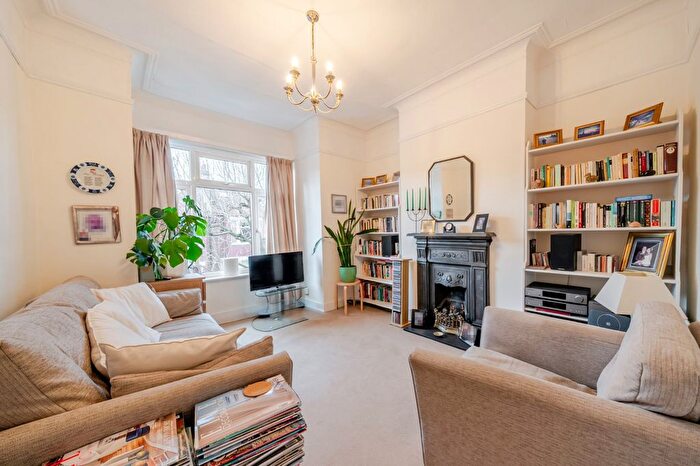 2 Bedroom Maisonette For Sale In Kettering Street, London, SW16