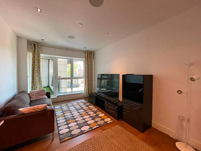 2 Bedroom Flat To Rent In Skyline House, Dickens Yard, Longfield Avenue, W5