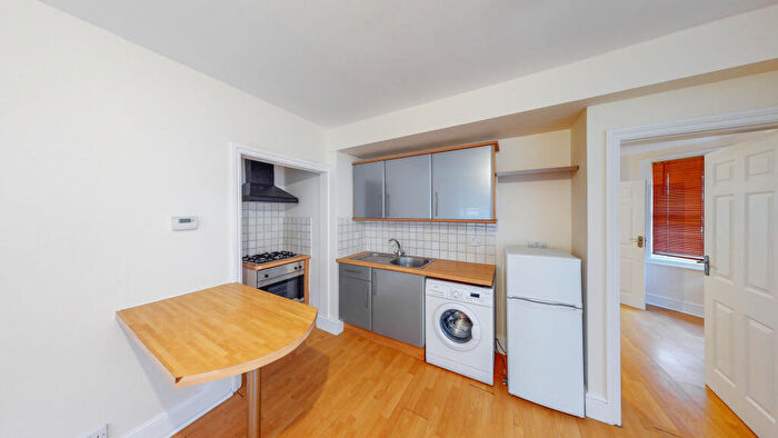 1 Bedroom Flat To Rent In High Street, London Colney, St. Albans, Hertfordshire, AL2