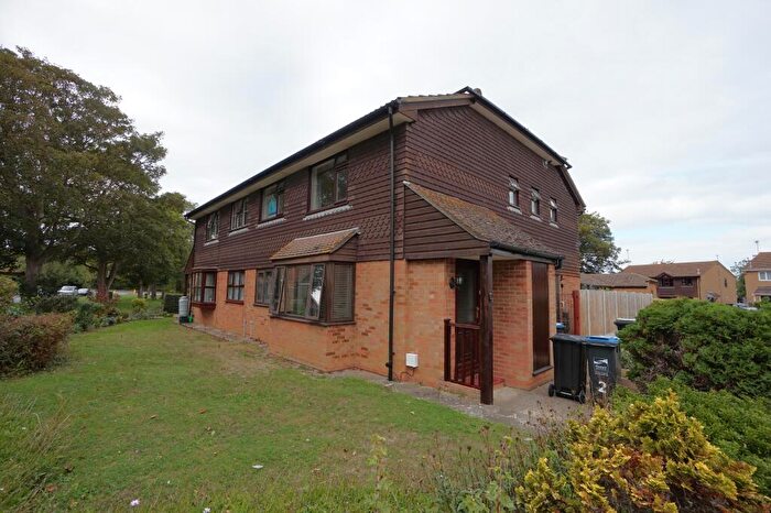 2 Bedroom Maisonette For Sale In Edenfield, Birchington, Kent, CT7