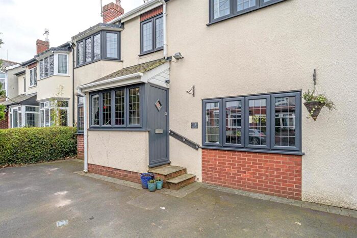 3 Bedroom Semi Detached House For Sale In Lawnswood Road, Stourbridge, DY8