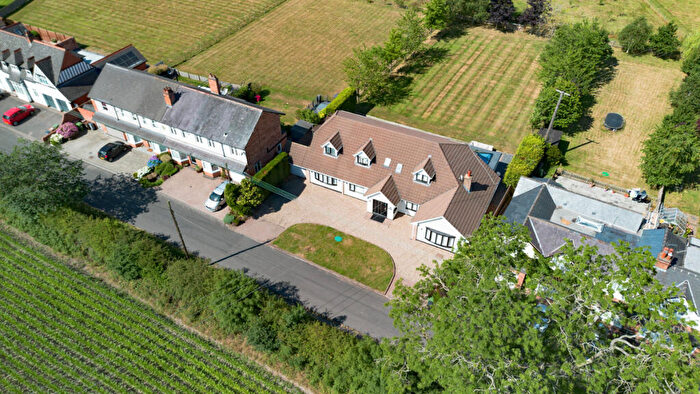 4 Bedroom Detached House To Rent In Henwood Lane, Solihull, B91