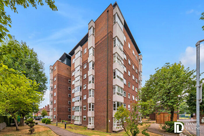 3 Bedroom Apartment For Sale In Brampton Grove, London, NW4