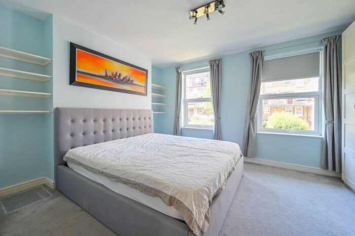 2 Bedroom Flat To Rent In Milk Yard, Wapping, London, E1W