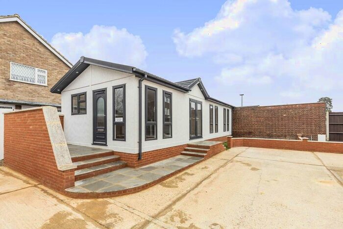 2 Bedroom Bungalow To Rent In Main Street, Feltham, TW13