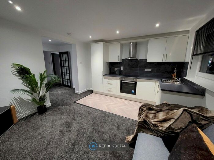 3 Bedroom Flat To Rent In Great Northern Road, Aberdeen, AB24