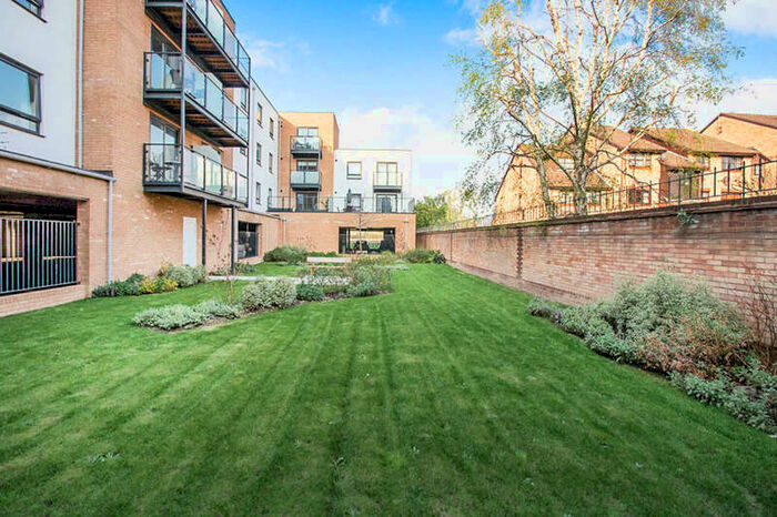 2 Bedroom Flat To Rent In Creek Mill Way, Dartford, DA1