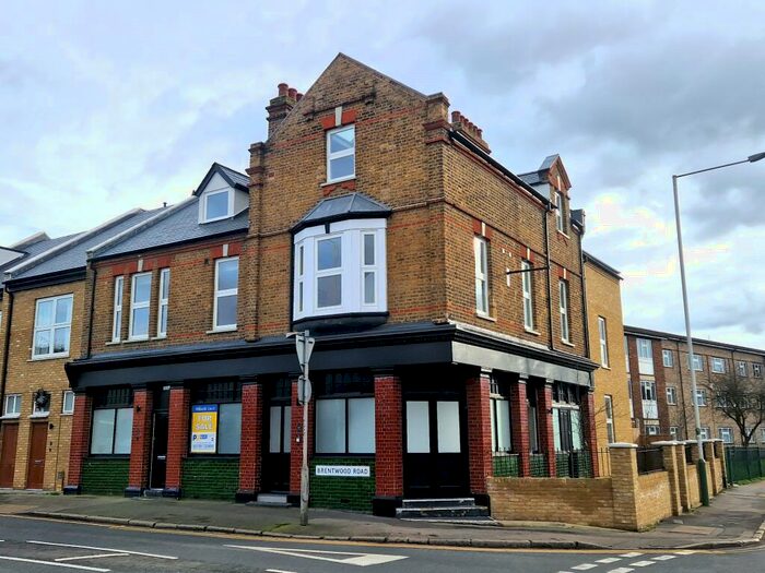 2 Bedroom Flat To Rent In Milbank Court, South Street, Romford, RM1