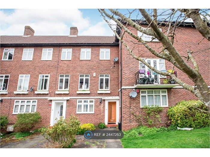 2 Bedroom Flat To Rent In Cervantes Court, London, HA6