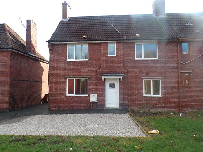 3 Bedroom Semi-Detached House To Rent In Walton Drive, Chesterfield, S40