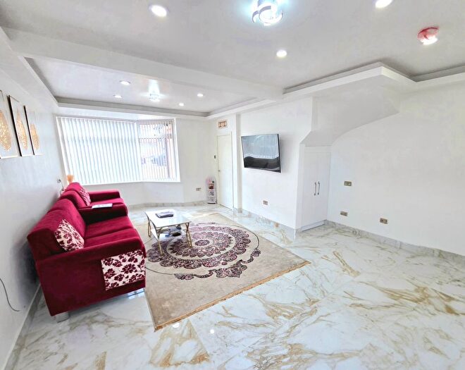 3 Bedroom Terraced House To Rent In St. Saviours Road, Leicester, LE5