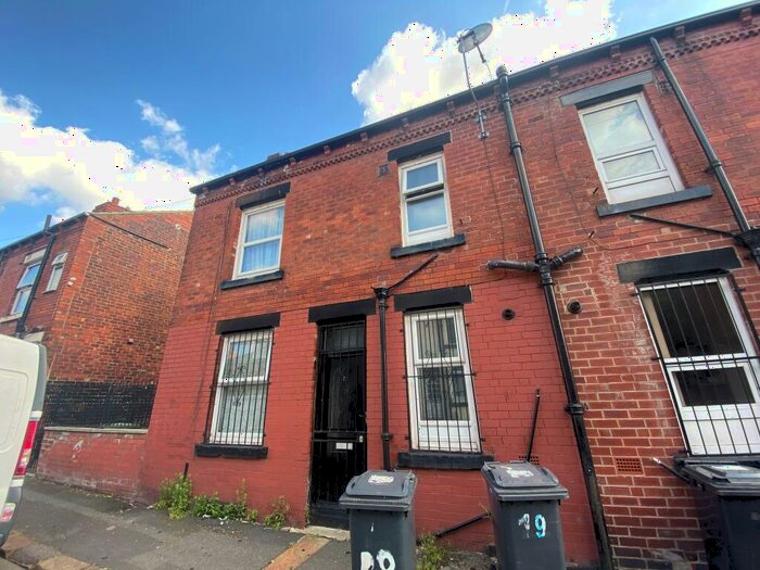 2 Bedroom House To Rent In Temple View Place, Leeds, LS9
