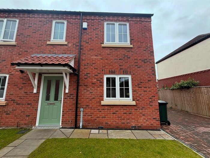 3 Bedroom End Of Terrace House To Rent In Cullingford Way, Louth, LN11