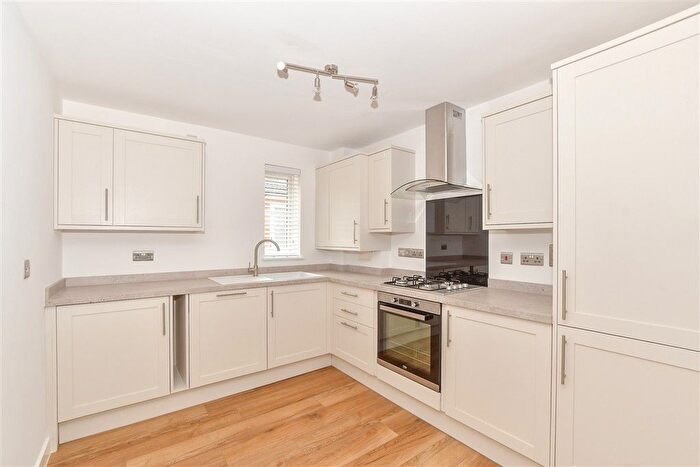 2 Bedroom Flat For Sale In Brigadier Gardens, Ashford, Kent, TN23