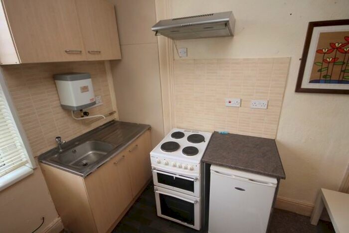 1 Bedroom Apartment To Rent In Mitford Place, Armley, Leeds, LS12