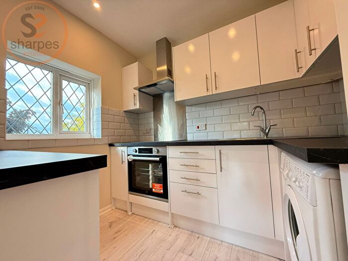 1 Bedroom Flat To Rent In Heathfield Drive, Mitcham, Surrey, CR4