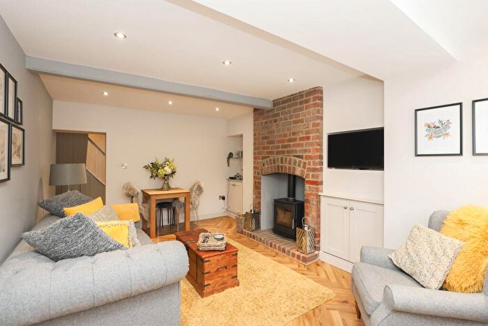 2 Bedroom Cottage To Rent In Summer Lane, Sheffield, S17