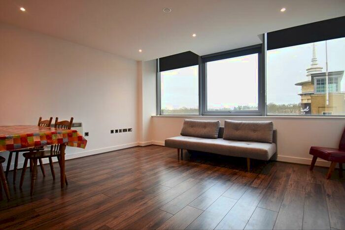 1 Bedroom Flat To Rent In Rd Floor Churchill Place, Basingstoke, RG21