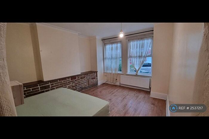 2 Bedroom Maisonette To Rent In Rosslyn Crescent, Harrow, HA1