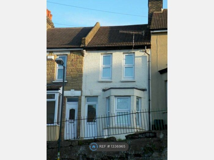 3 Bedroom Terraced House To Rent In Magpie Hall Road, Chatham, ME4