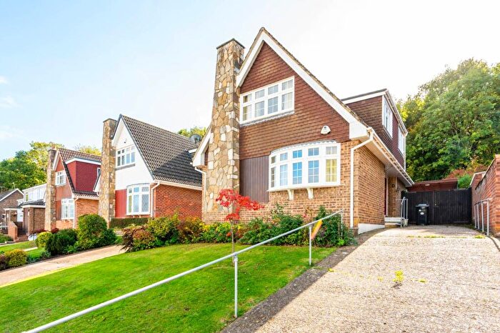 3 Bedroom Detached House For Sale In Broadacres, Guildford, GU3