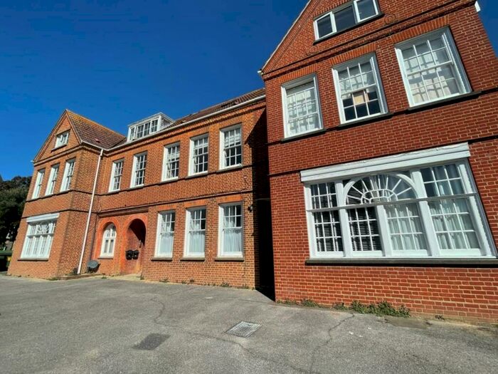 2 Bedroom Flat To Rent In Shelley Road, Worthing, West Sussex, BN11