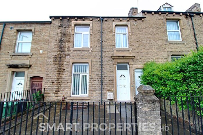 4 Bedroom Property To Rent In Newsome Road, Huddersfield, HD4