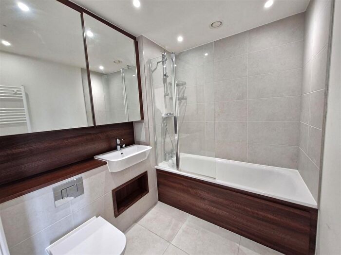 2 Bedroom Flat For Sale In Moorhen Drive, Edgware, NW9