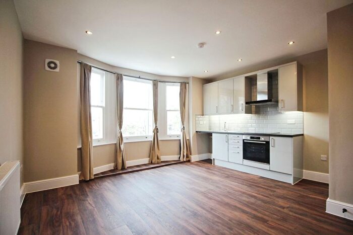 1 Bedroom Flat To Rent In Silver Street, Enfield, EN1