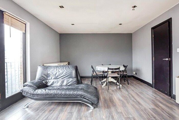 1 Bedroom Apartment For Sale In Durward Street, London, E1