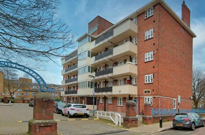 3 Bedroom Flat For Sale In Filey House, Usk Road, London, SW11