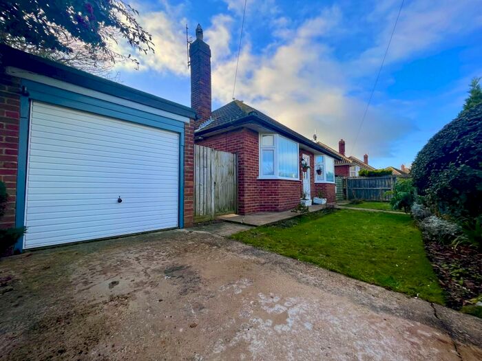 2 Bedroom Bungalow To Rent In Grange Avenue, Overstrand, NR27