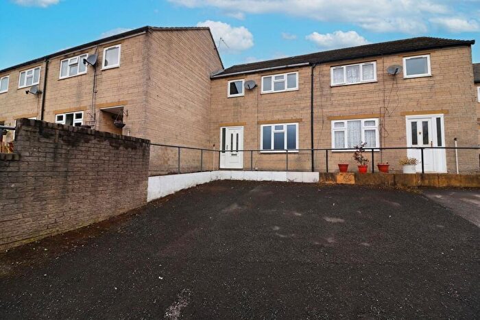 3 Bedroom Terraced House For Sale In Riverside Close, Glossop, SK13