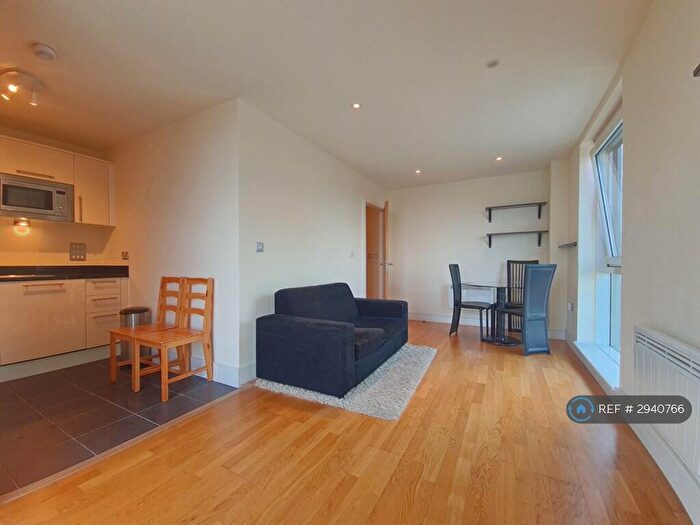 1 Bedroom Flat To Rent In Wharfside Point South, London, E14