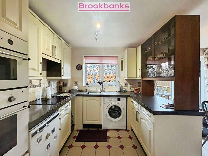 3 Bedroom Semi-detached House For Sale In Pinks Hill, Swanley, BR8