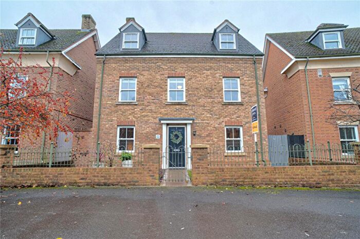 4 Bedroom Detached House For Sale In Yardlee Walk, Wichelstowe, Swindon, Wiltshire, SN1